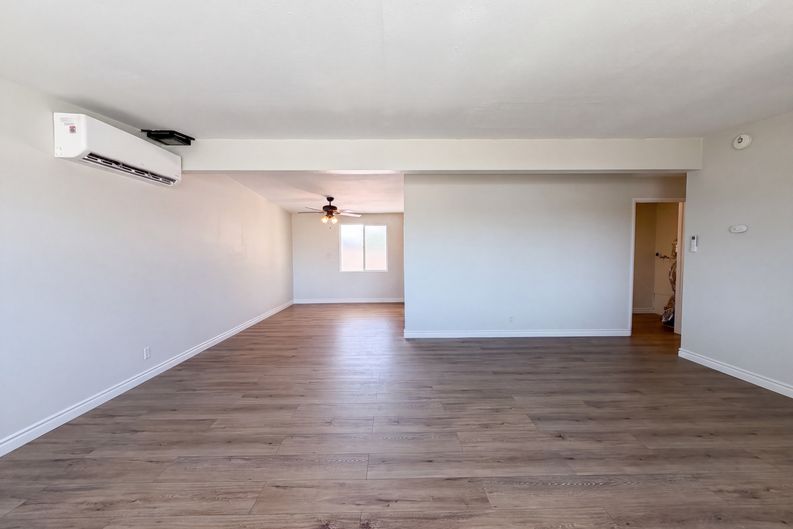 Photo 3 of 20 of 13325 Lamel St, Edwards, CA