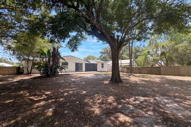 Photo 17 of 19 of 613 4th St NE, Fort Meade, FL