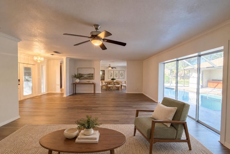Photo 8 of 43 of 3705 Malec Cir, Sarasota, FL