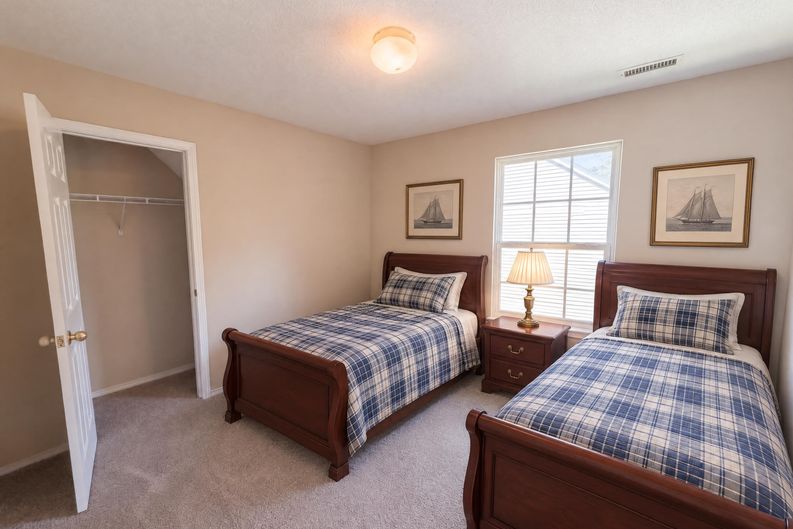 Photo 7 of 18 of 5328 Seaspray Ln, Raleigh, NC