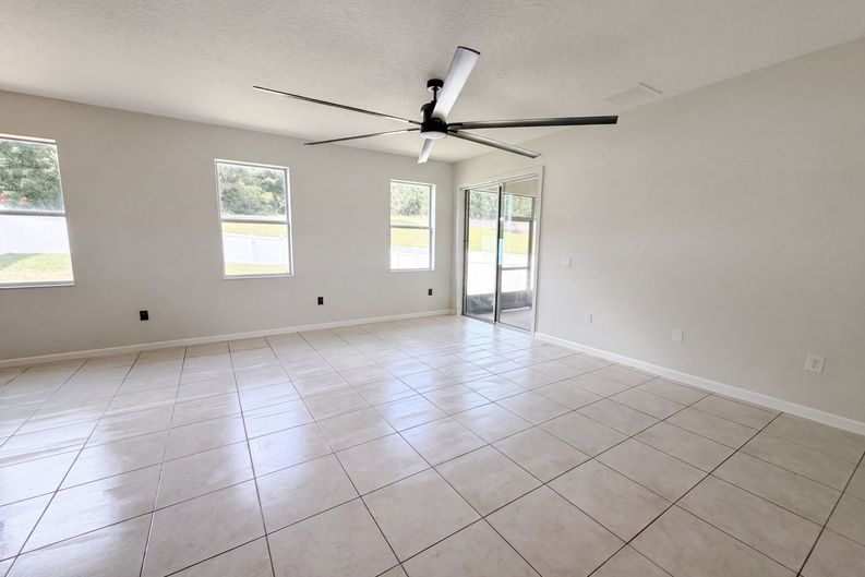 Photo 3 of 40 of 881 Haring Ln, Mount Dora, FL