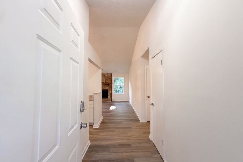 Photo 6 of 22 of 5857 Mistyview Dr, Rex, GA