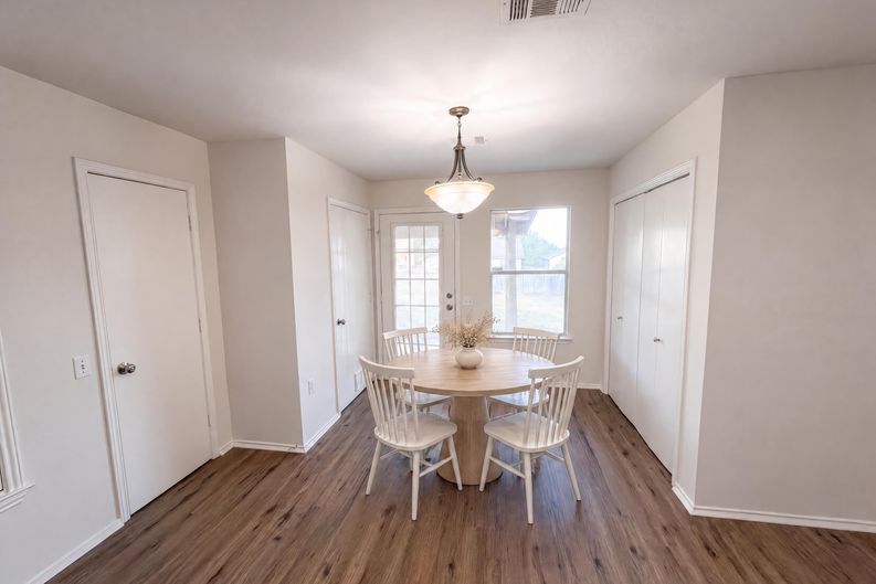 Photo 11 of 29 of 11521 Melstone Dr, Manor, TX