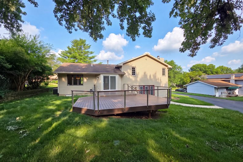 Photo 18 of 79 of 1503 Featherstone Rd, Rockford, IL