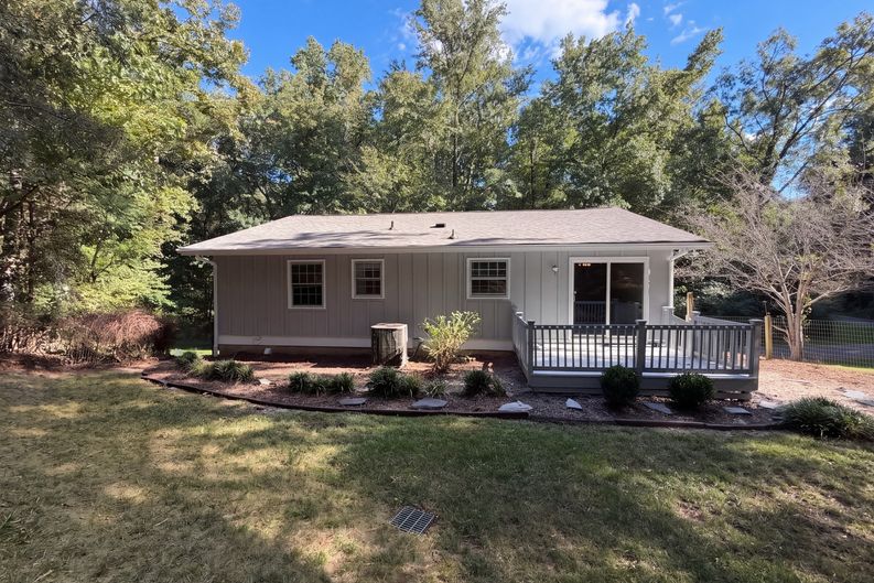 Photo 5 of 29 of 1120 Emerald Dr, Concord, NC
