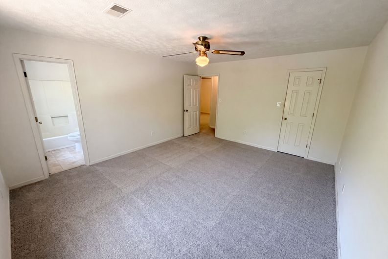 Photo 4 of 23 of 4558 Coopers Creek Pl SE, Smyrna, GA