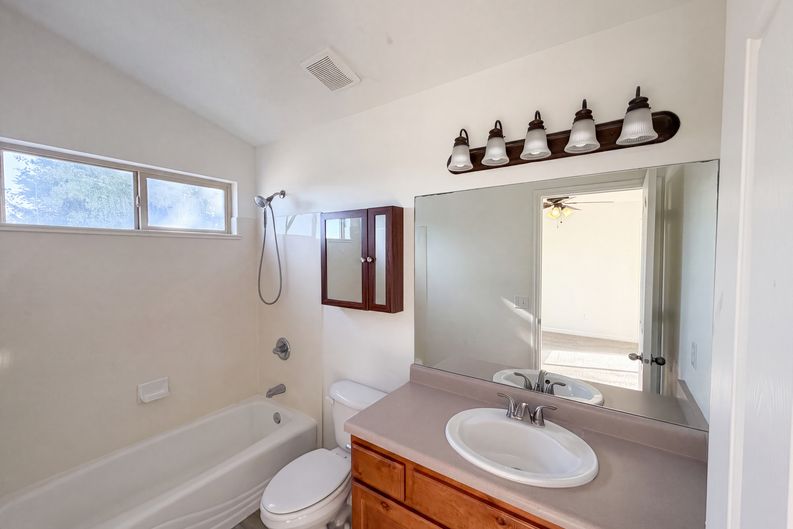 Photo 6 of 18 of 14273 S Heartstone Cir, Herriman, UT