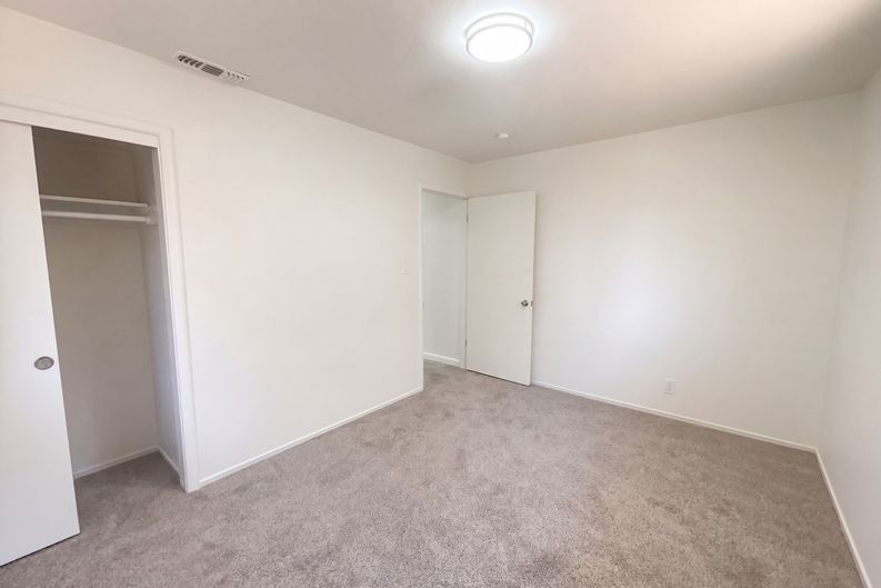 Photo 13 of 20 of 3008 Lerwick Rd, Sacramento, CA