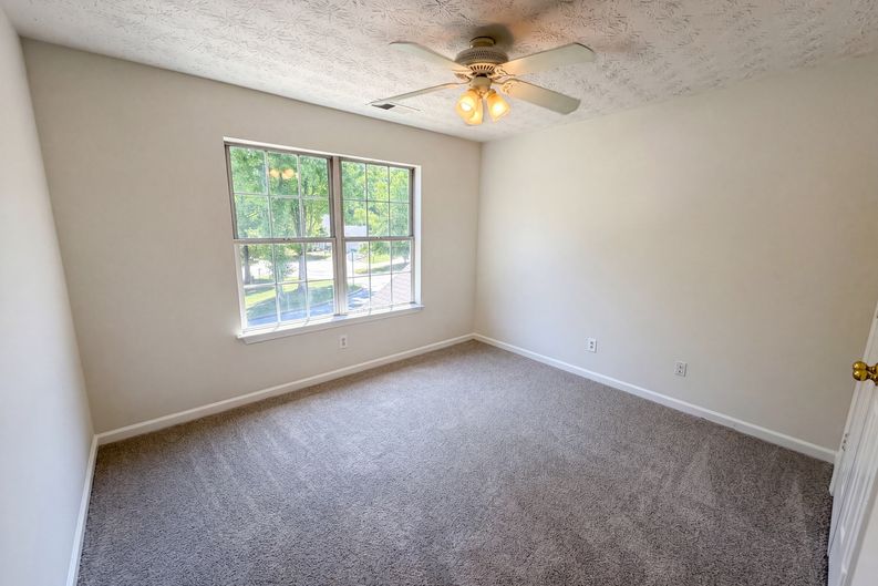 Photo 12 of 55 of 835 Shadow Lake Dr, Lithonia, GA