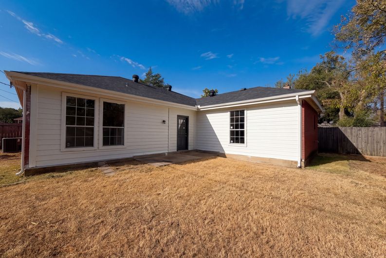 Photo 5 of 14 of 4519 Marcell Ave, Dallas, TX