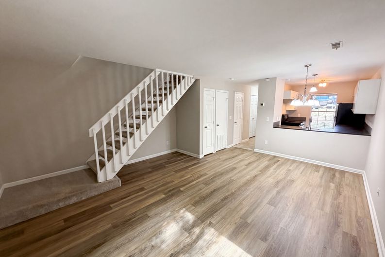 Photo 12 of 19 of 4037 Briarhill Dr, Charlotte, NC