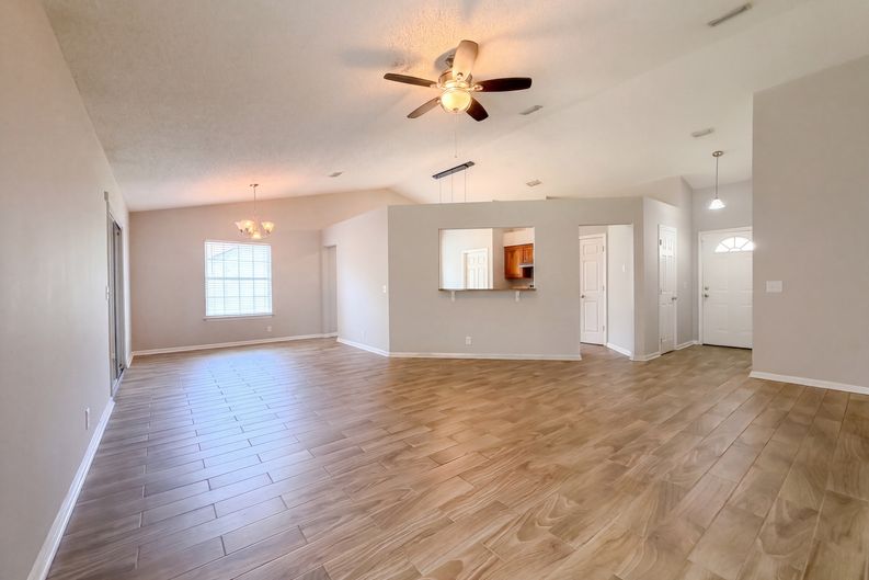 Photo 3 of 29 of 220 Chestnut Ct, Kingsland, GA