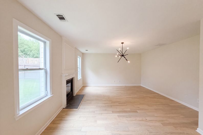 Photo 6 of 23 of 3718 Park Hill Cir, Loganville, GA