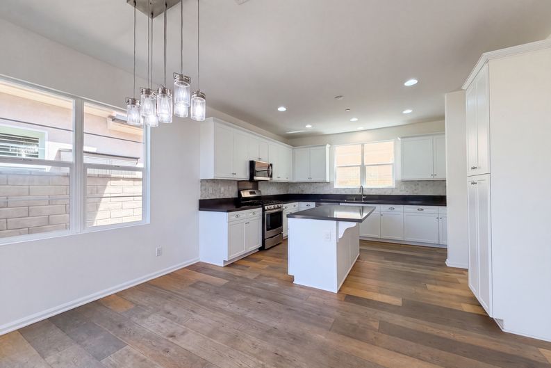 Photo 8 of 31 of 21981 Propello Dr, Santa Clarita, CA