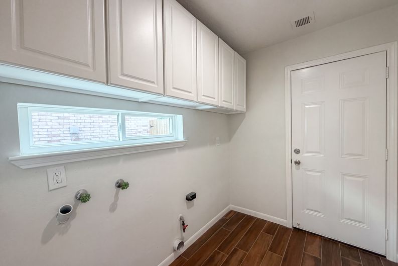 Photo 10 of 18 of 2503 Whispering Springs Dr, Spring, TX