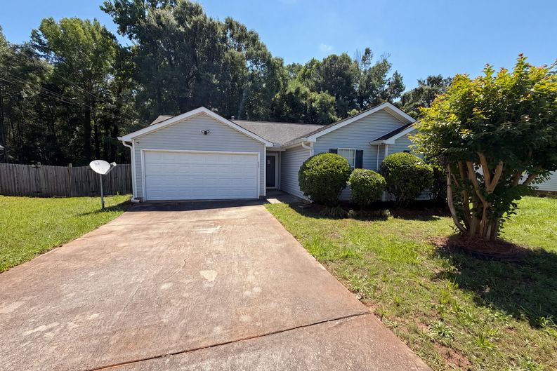 Photo 13 of 19 of 3167 River Oak Rd, Decatur, GA
