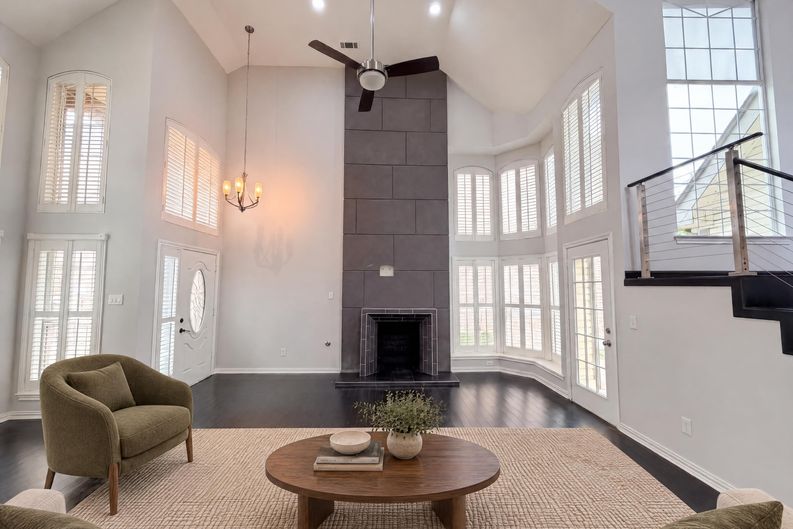 Photo 7 of 27 of 7707 Windmere Ct, Irving, TX