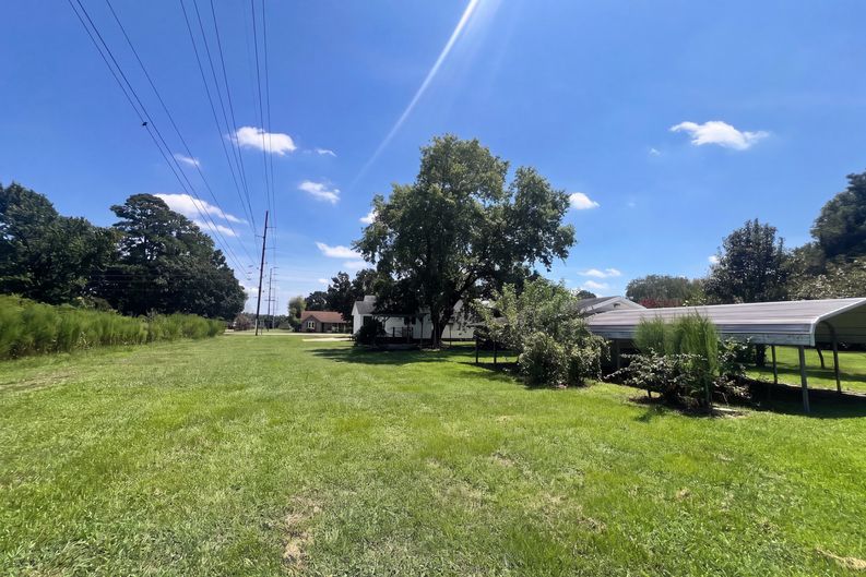 Photo 21 of 26 of 2504 Thomas Langston Rd, Winterville, NC