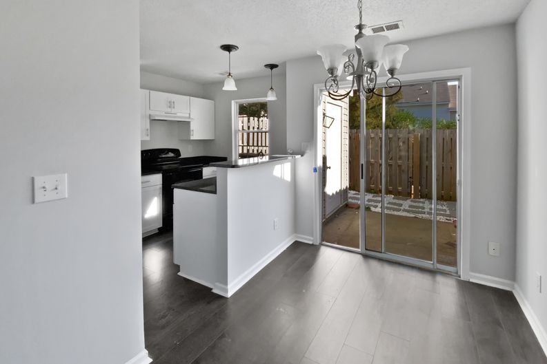 Photo 9 of 17 of 6086 Cougar Ln, Charlotte, NC