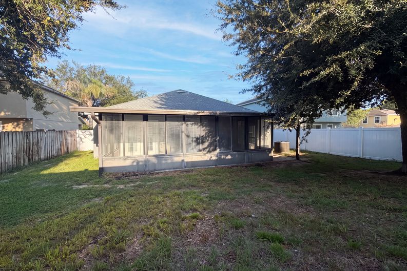 Photo 5 of 25 of 106 Cabrillo Dr, Groveland, FL