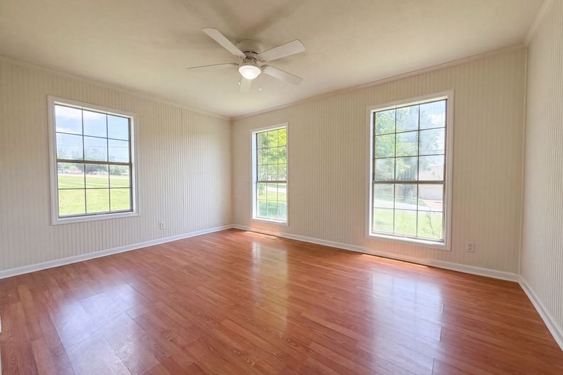 Photo 8 of 15 of 1037 Shadowbrook Dr, Greenbrier, TN