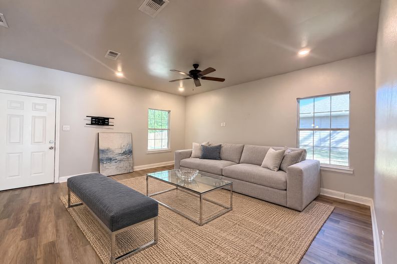 Photo 3 of 17 of 6006 Colorado St, Greenville, TX