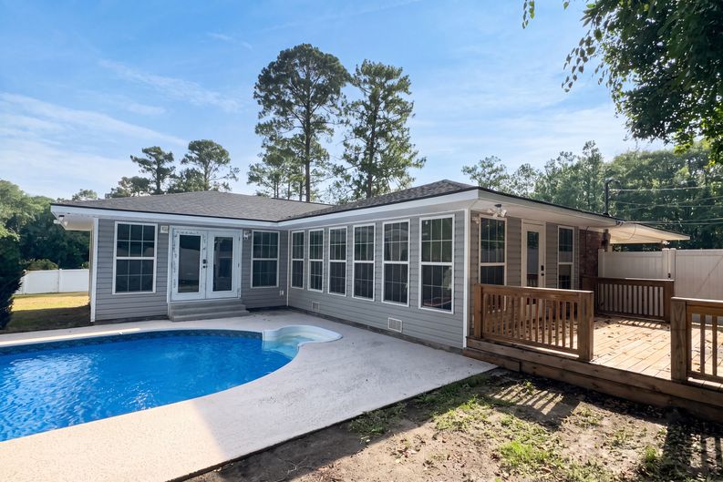 Photo 5 of 26 of 1625 Windsor Dr, Waycross, GA