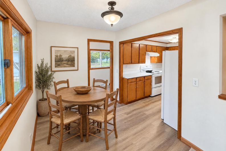 Photo 3 of 21 of 137 5th St N, Bayport, MN