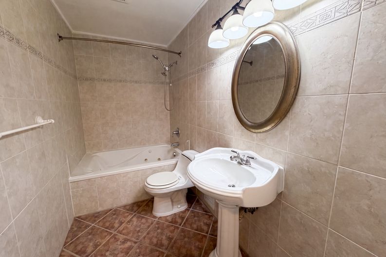Photo 10 of 20 of 9983 Ridgeline Dr, Montgomery Village, MD