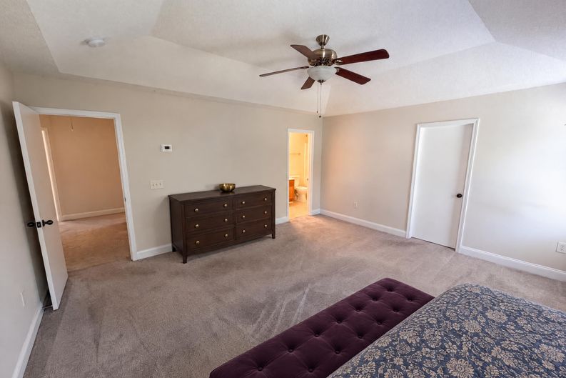 Photo 4 of 25 of 14021 Pinyon Pine Ln, Charlotte, NC