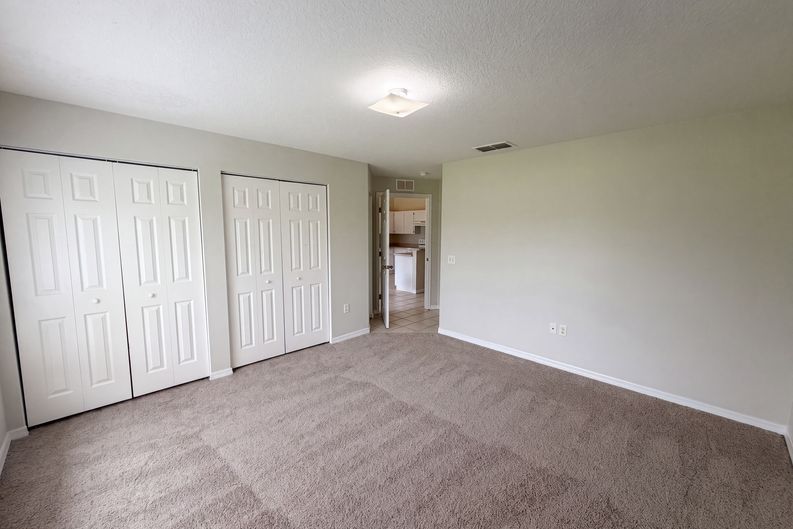 Photo 10 of 27 of 37209 Grassy Hill Ln, Dade City, FL