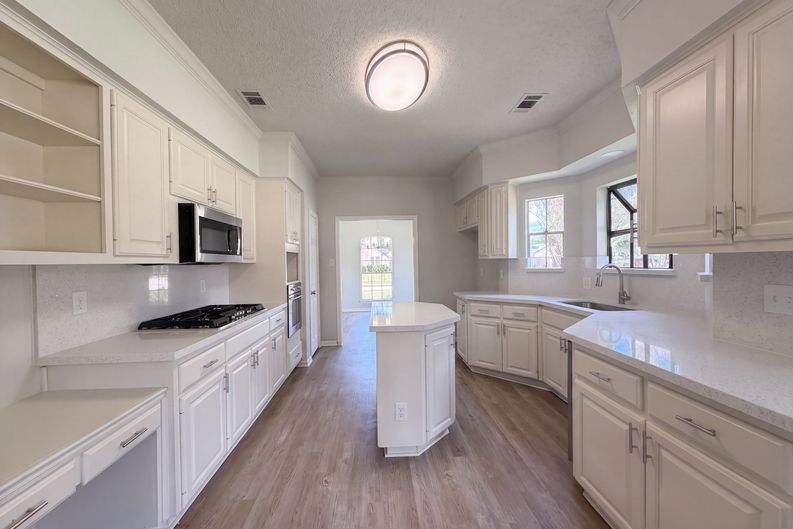 Photo 10 of 23 of 1102 Londonderry Ave, Friendswood, TX