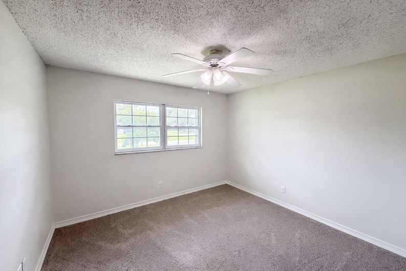 Photo 13 of 18 of 1823 Lori Ln W, Lakeland, FL