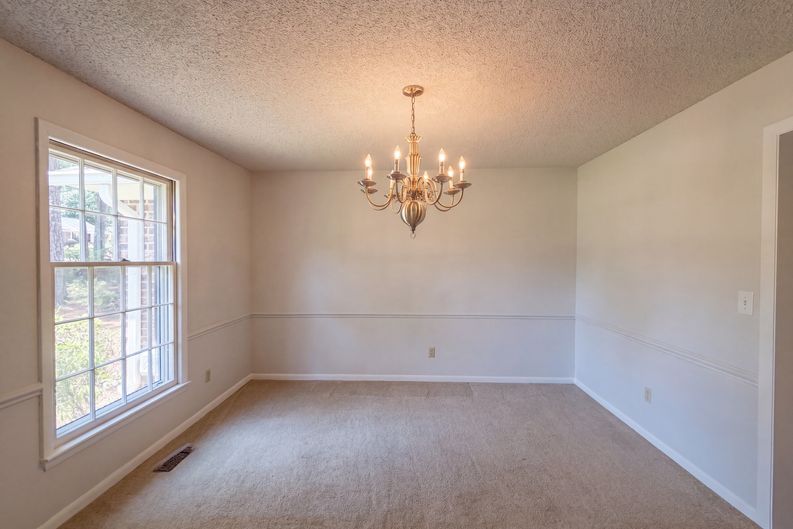 Photo 10 of 16 of 2101 Fordham Dr, Fayetteville, NC
