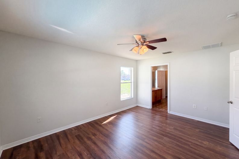 Photo 15 of 29 of 6041 Parnell Ave, Spring Hill, FL