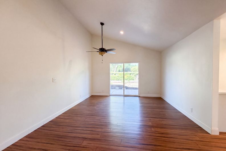 Photo 10 of 40 of 15408 Glentree Rd, Valley Center, CA