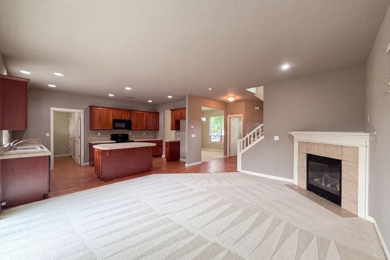 Photo 3 of 23 of 1724 SW Willowview Ter, Beaverton, OR
