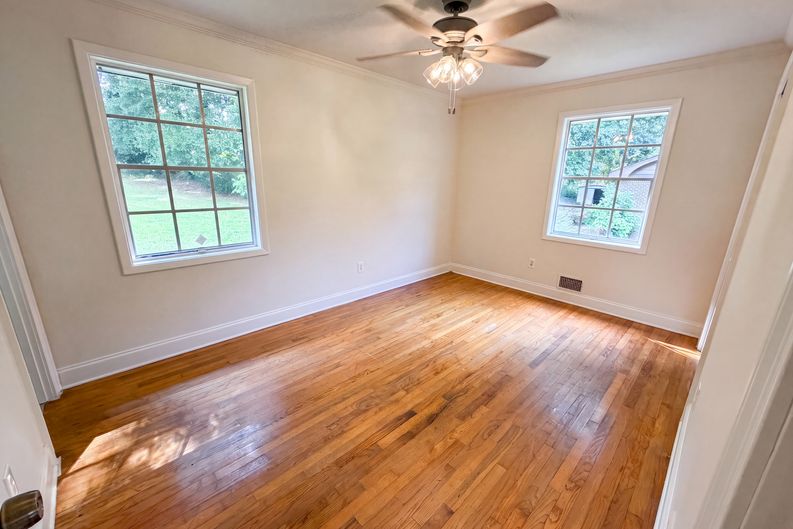 Photo 4 of 19 of 1375 NW South Hicks Cir, Conyers, GA