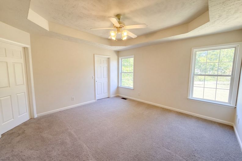 Photo 4 of 21 of 6140 Steve Scarlett Pl, La Vergne, TN