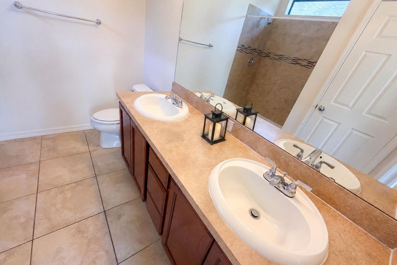 Photo 15 of 47 of 1416 Hickory View Cir, Parrish, FL