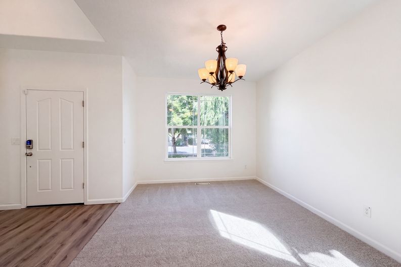 Photo 6 of 25 of 34050 SE Sturgeon St, Scappoose, OR