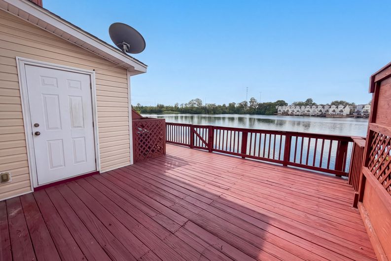 Photo 6 of 21 of 4933 Lake Palmetto Ln, North Charleston, SC