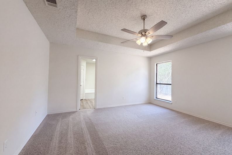Photo 15 of 19 of 5126 Eagle Nest Dr, Arlington, TX