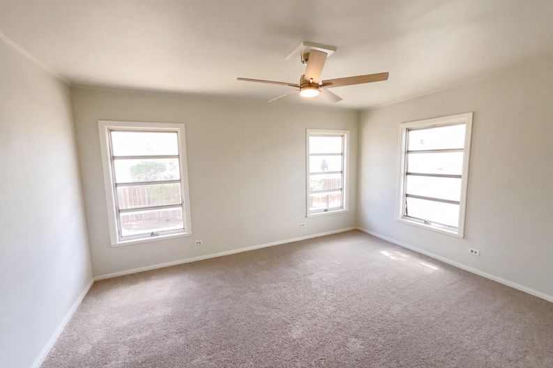 Photo 4 of 26 of 1205 G St, Floresville, TX
