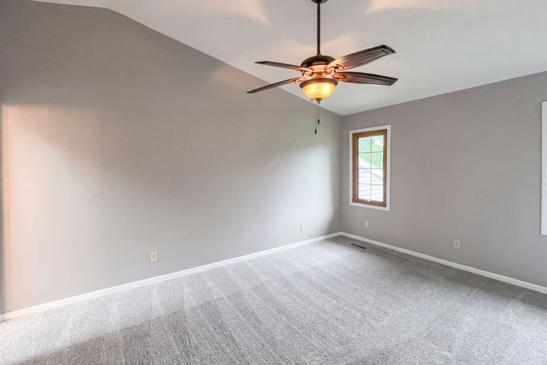Photo 5 of 79 of 1503 Featherstone Rd, Rockford, IL