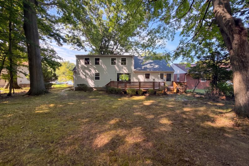 Photo 5 of 22 of 29352 Waldensa Ave, Wickliffe, OH