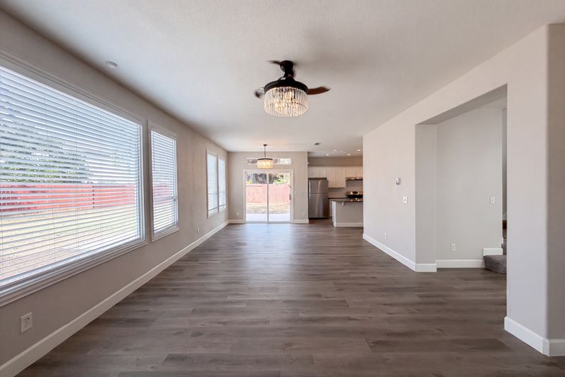 Photo 12 of 35 of 2571 Cantara Ct, Sacramento, CA