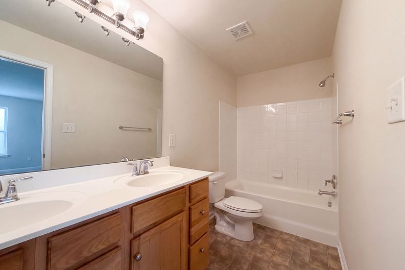 Photo 17 of 27 of 13306 Castlewellan Dr, Chester, VA
