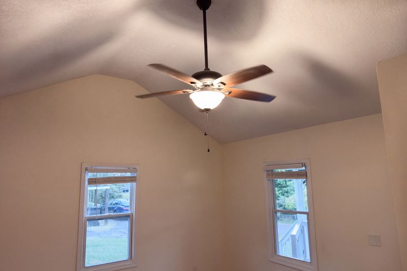 Photo 7 of 13 of 2111 Bernhurst Dr, Knoxville, TN