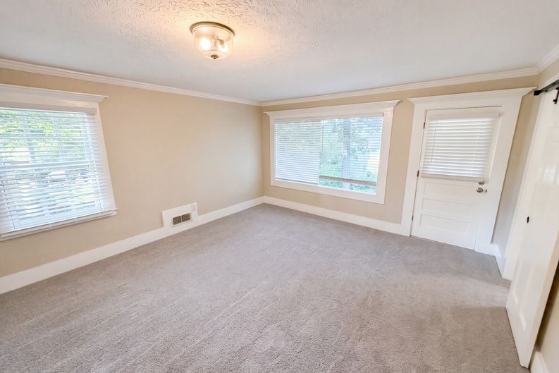 Photo 11 of 26 of 6257 N Summers Cir, Douglasville, GA